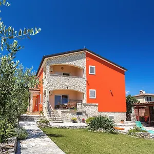 Orange , Medulin Chorvatsko